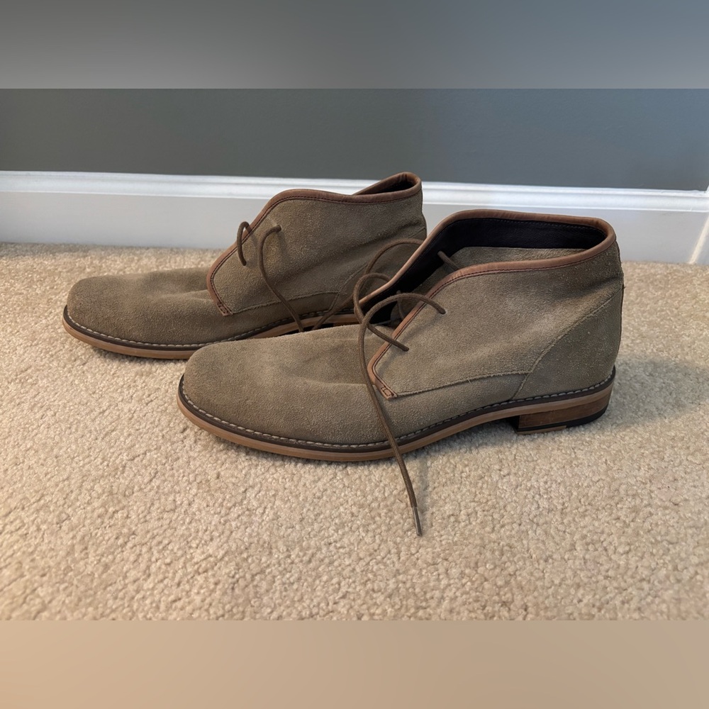 Wolverine Men's Chukka Boots in Olive Suede